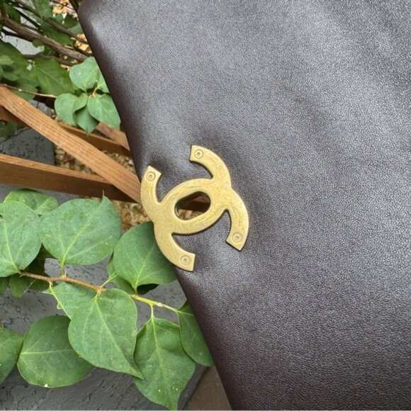 Chanel Medium 19 Shiny Lambskin Quilted Flap Crossbody - Picture 11 of 16